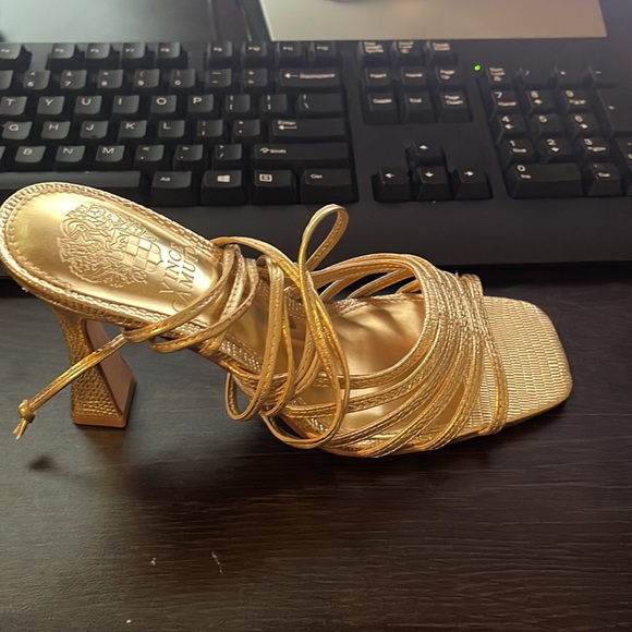 Vince camuto sandals - Picture 2 of 5